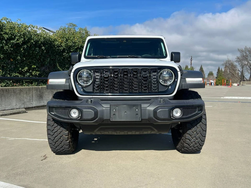 2025 Jeep JL Wrangler - Image 4 of 15