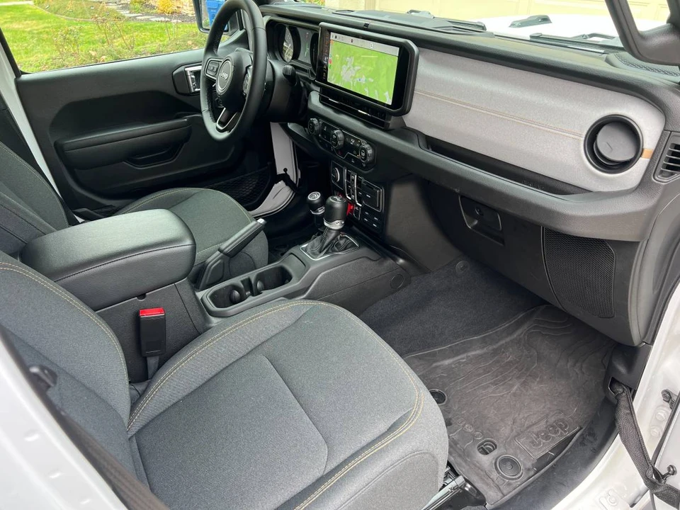 2025 Jeep JL Wrangler - Image 10 of 15