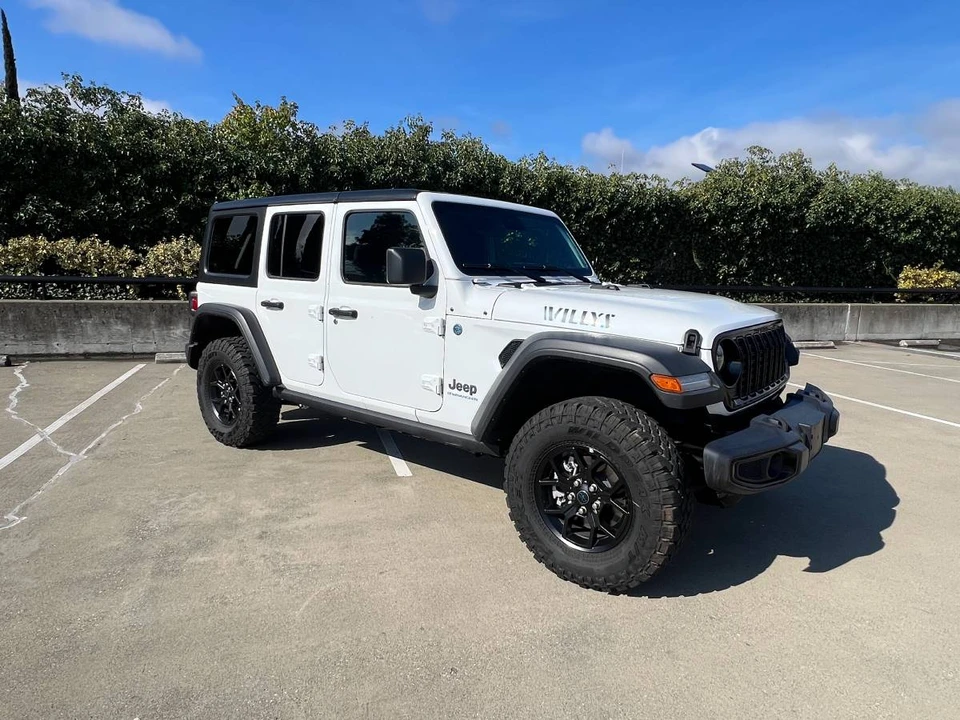 2025 Jeep JL Wrangler - Image 5 of 15