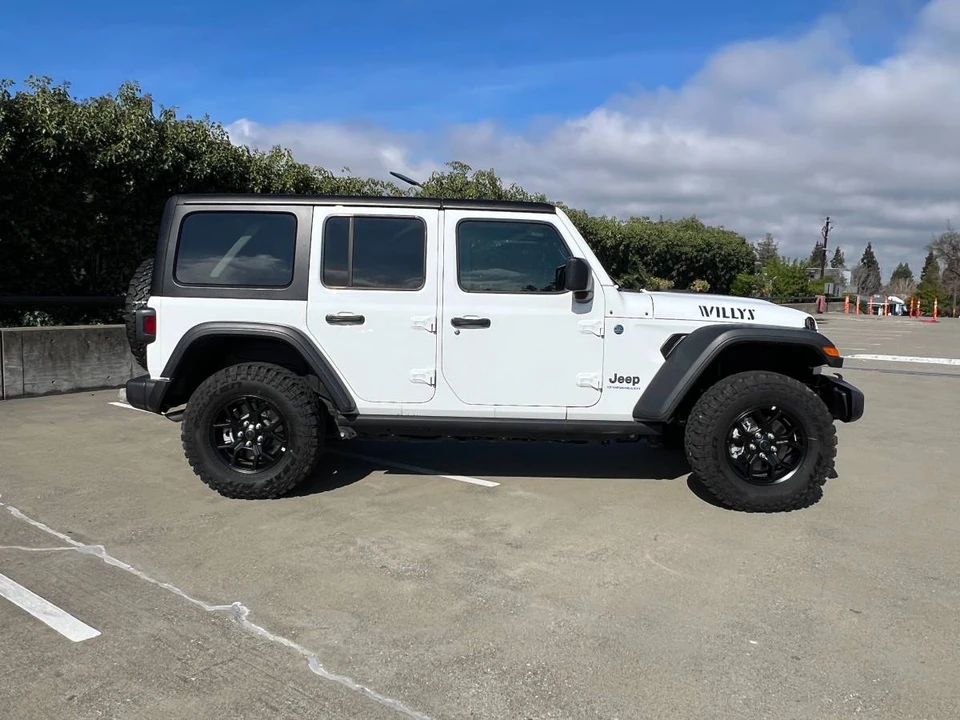 2025 Jeep JL Wrangler - Image 6 of 15