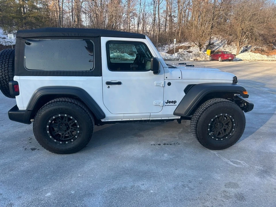 2025 Jeep JL Wrangler - Image 4 of 12