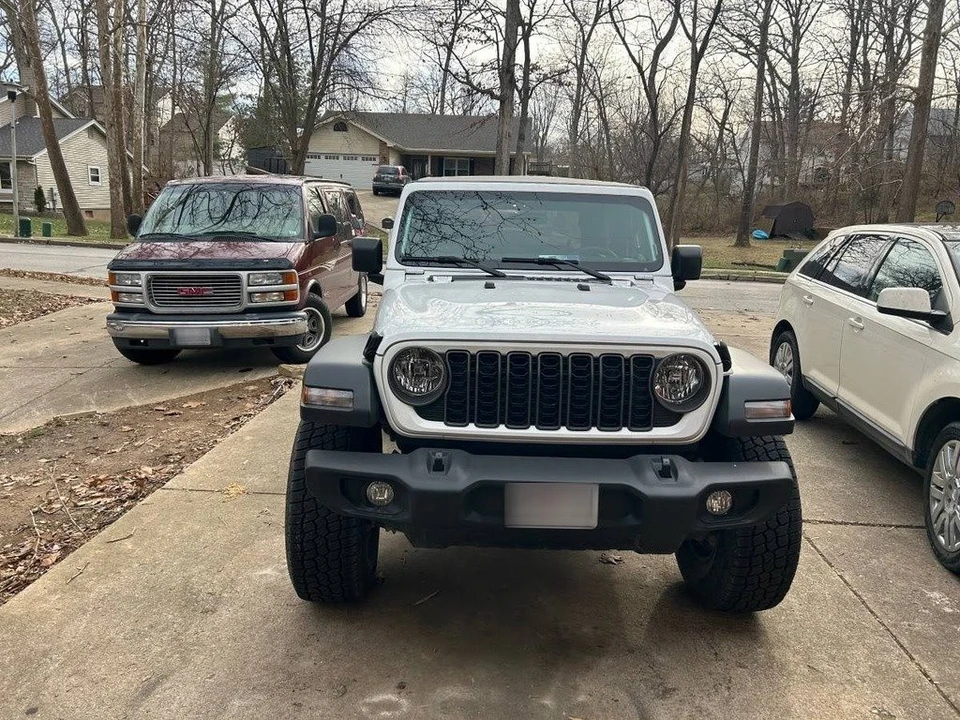 2025 Jeep JL Wrangler - Image 20 of 21