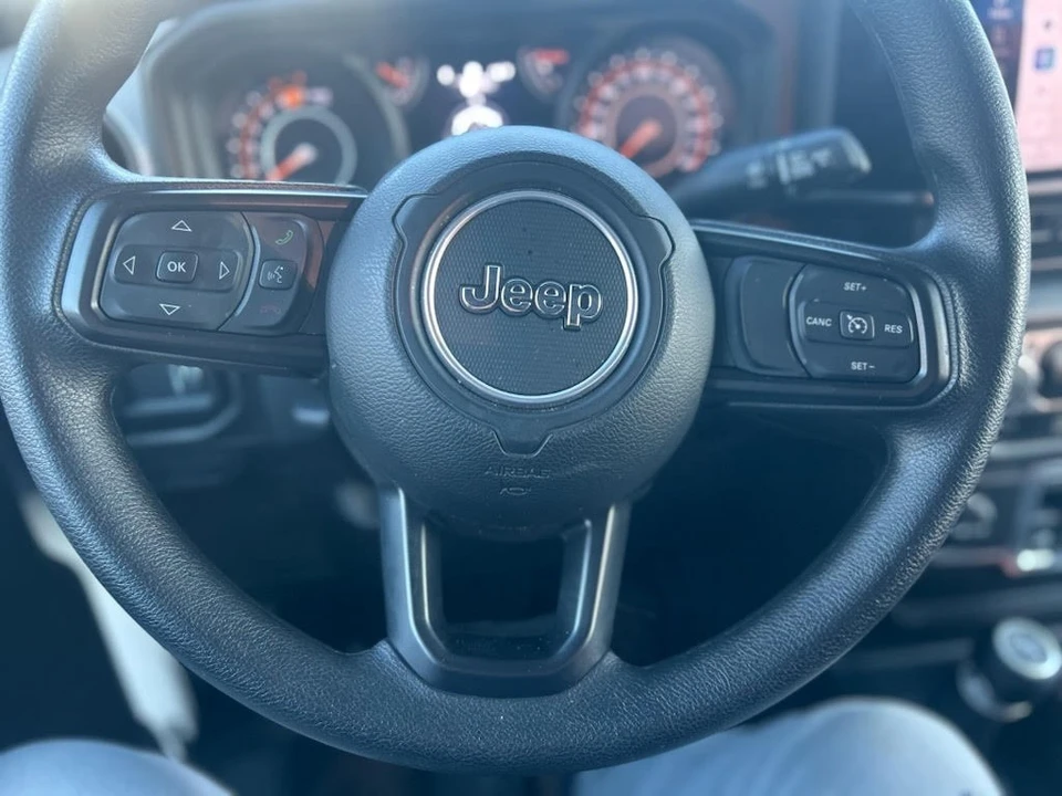 2025 Jeep JL Wrangler - Image 15 of 21