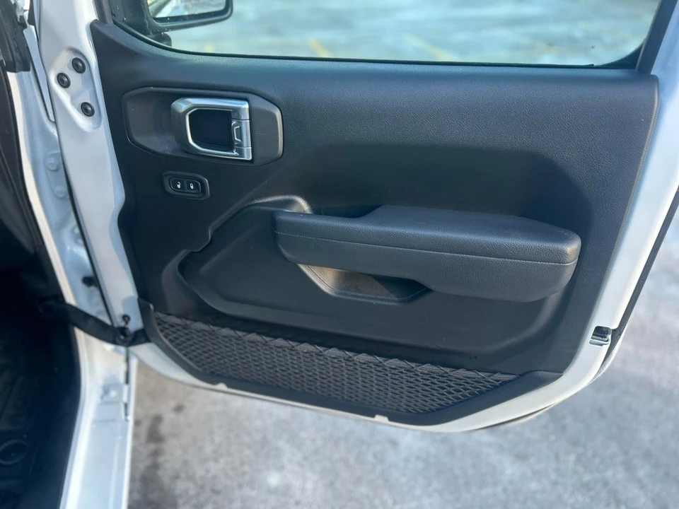 2025 Jeep JL Wrangler - Image 16 of 21