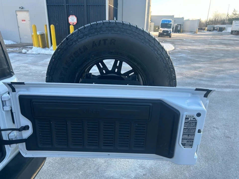 2025 Jeep JL Wrangler - Image 17 of 21