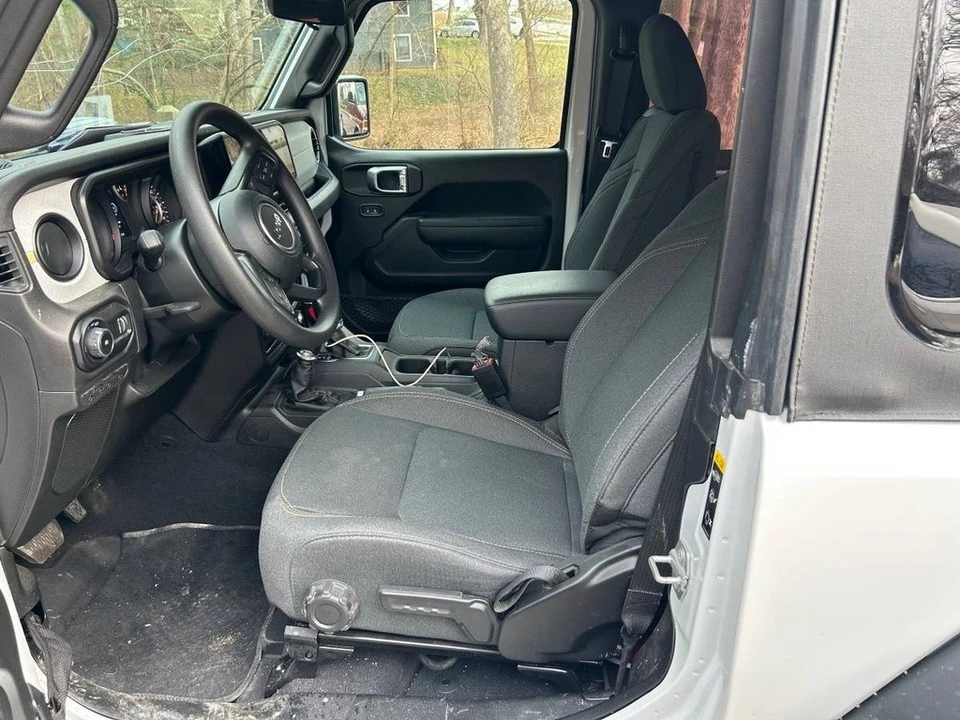 2025 Jeep JL Wrangler - Image 6 of 12