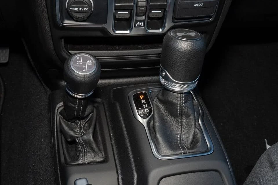2025 Jeep JL Wrangler - Image 19 of 20