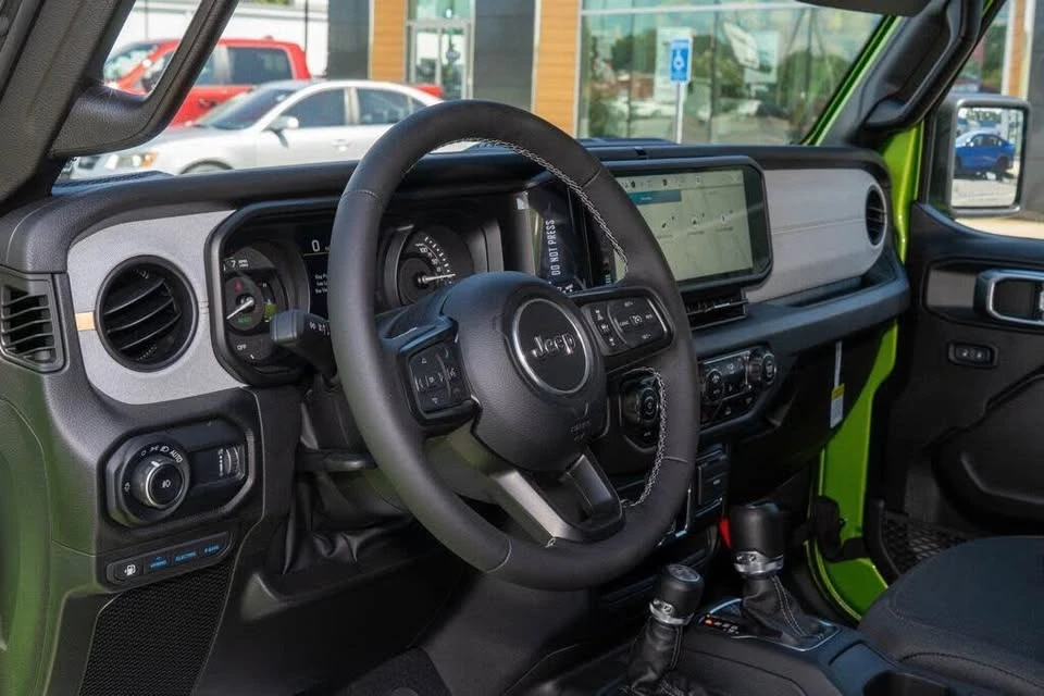 2025 Jeep JL Wrangler - Image 10 of 20
