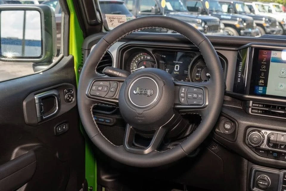 2025 Jeep JL Wrangler - Image 15 of 20