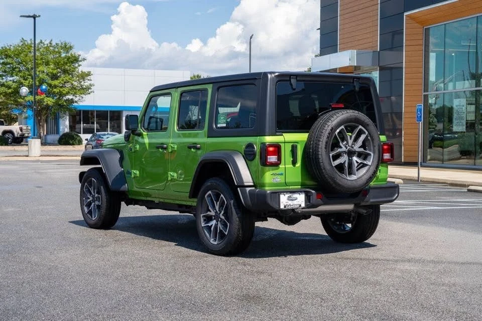 2025 Jeep JL Wrangler - Image 5 of 20