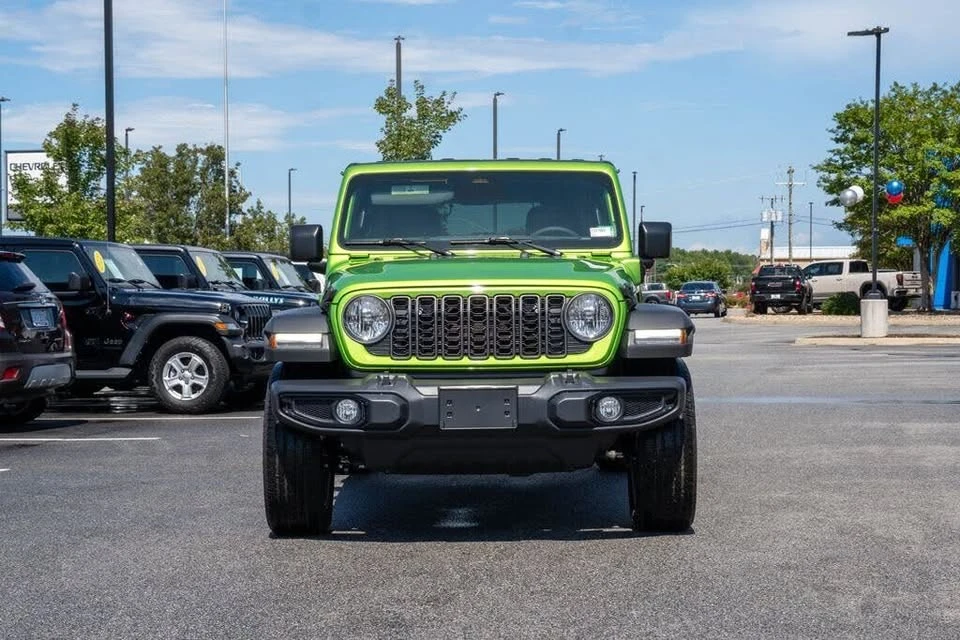 2025 Jeep JL Wrangler - Image 2 of 20