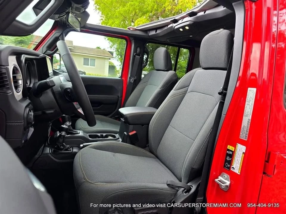 2025 Jeep JL Wrangler - Image 19 of 20