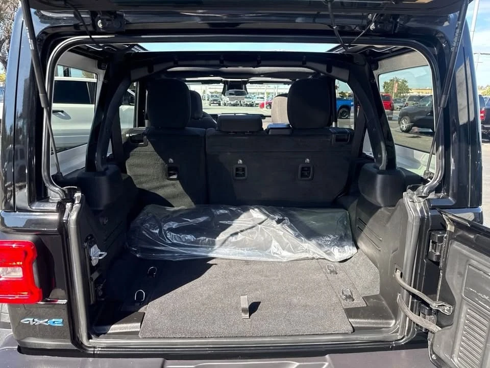 2025 Jeep JL Wrangler - Image 6 of 13
