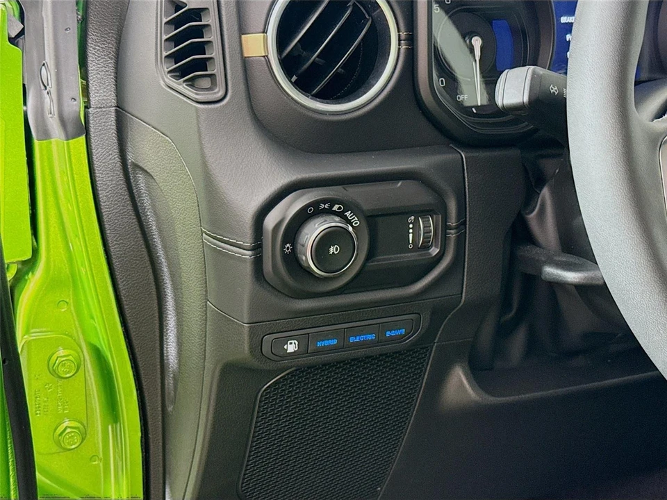 2025 Jeep JL Wrangler - Image 10 of 21