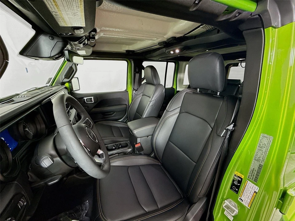 2025 Jeep JL Wrangler - Image 17 of 21