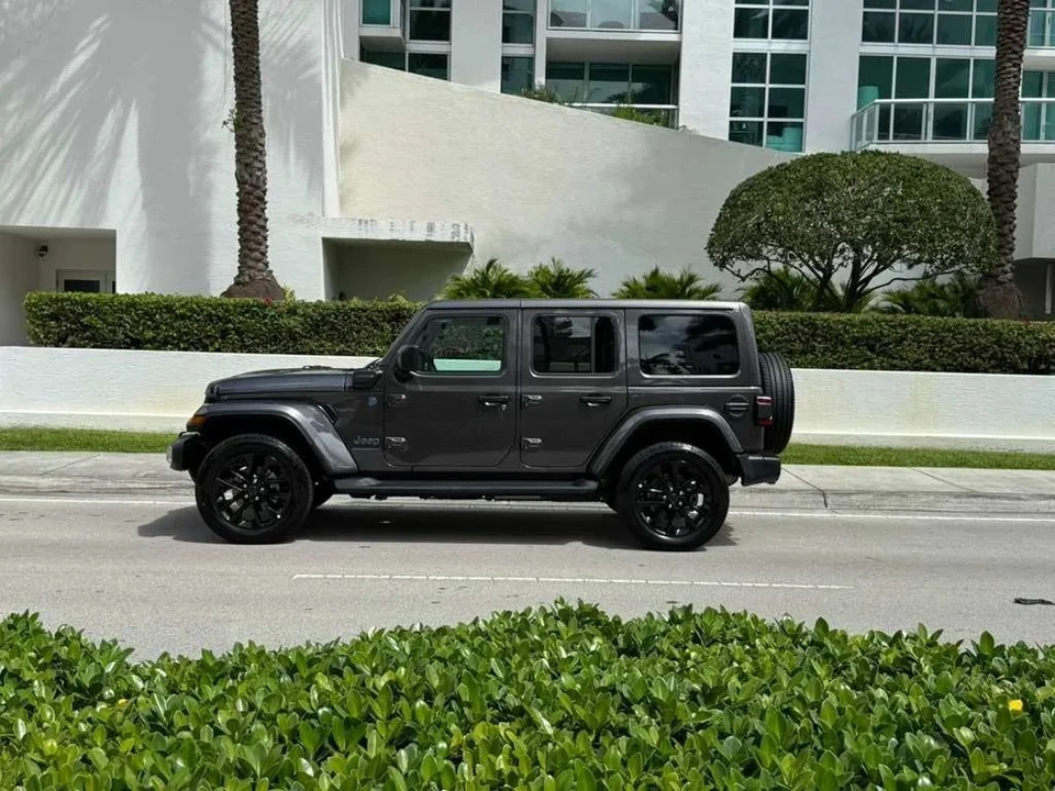 2025 Jeep JL Wrangler - Image 10 of 12