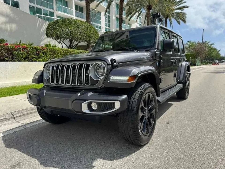 2025 Jeep JL Wrangler - Image 9 of 12