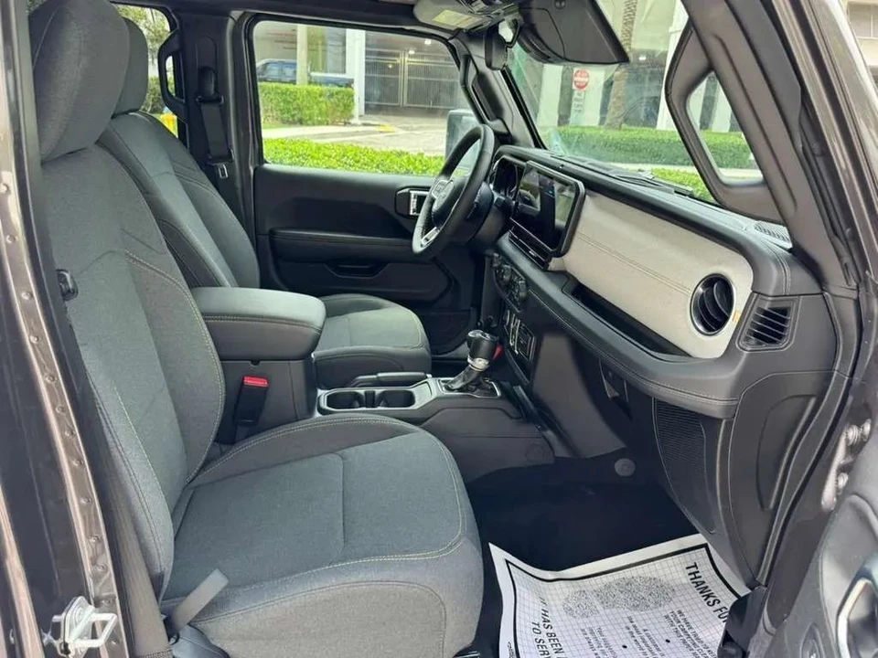 2025 Jeep JL Wrangler - Image 11 of 12