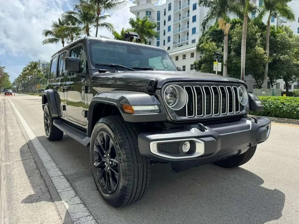 2025 Jeep JL Wrangler - Image 8 of 12