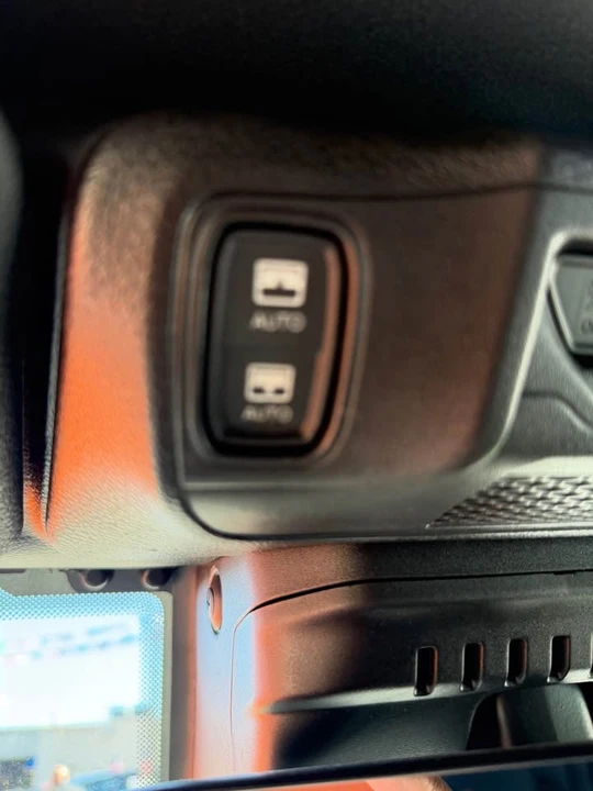2025 Jeep JL Wrangler - Image 19 of 19
