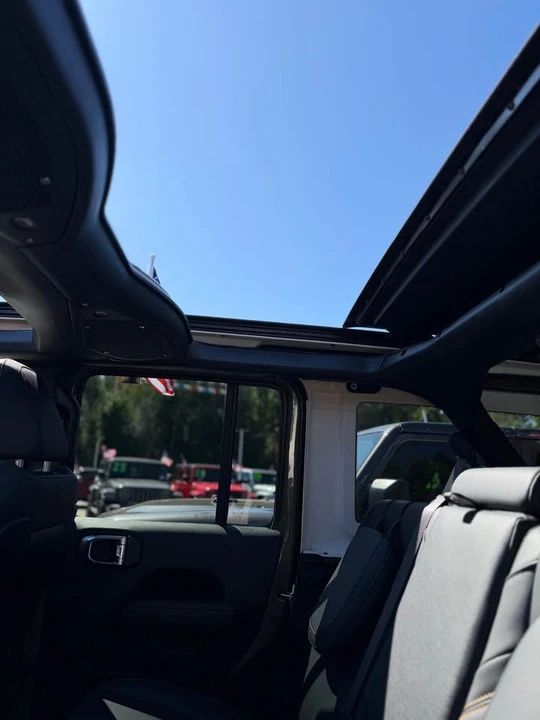 2025 Jeep JL Wrangler - Image 16 of 19