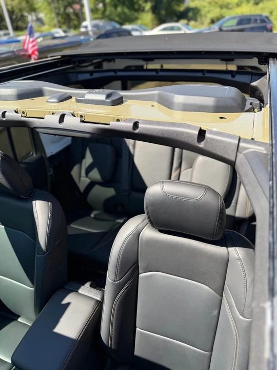 2025 Jeep JL Wrangler - Image 14 of 19