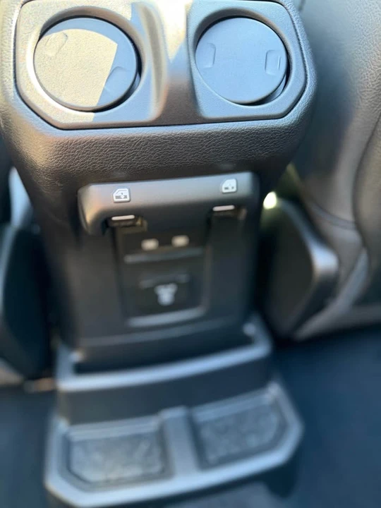 2025 Jeep JL Wrangler - Image 17 of 19
