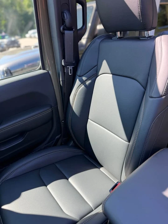 2025 Jeep JL Wrangler - Image 18 of 19
