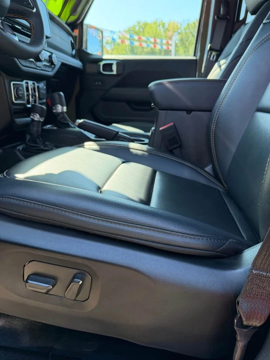 2025 Jeep JL Wrangler - Image 9 of 19