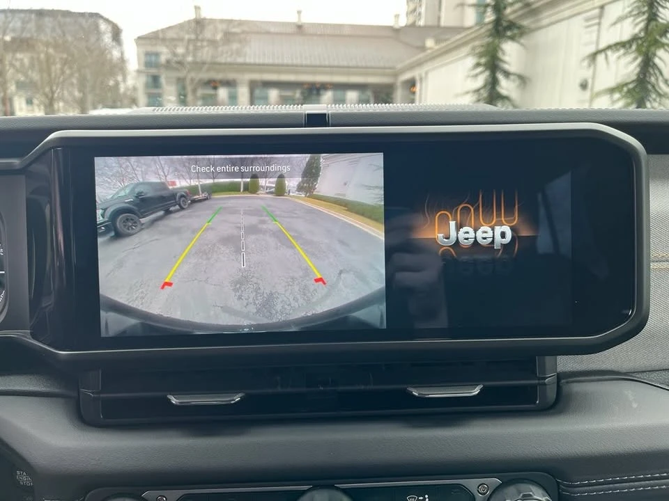 2025 Jeep JL Wrangler - Image 13 of 20