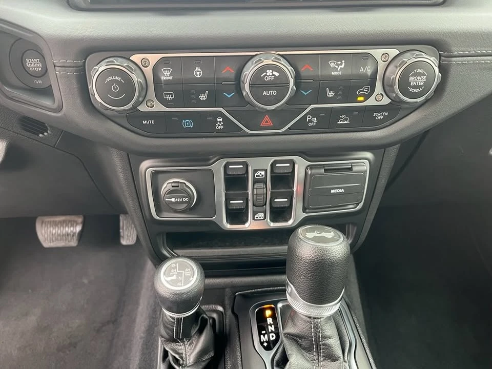 2025 Jeep JL Wrangler - Image 14 of 20