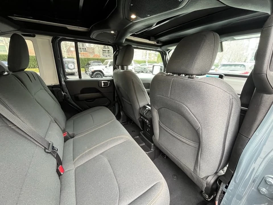 2025 Jeep JL Wrangler - Image 17 of 20
