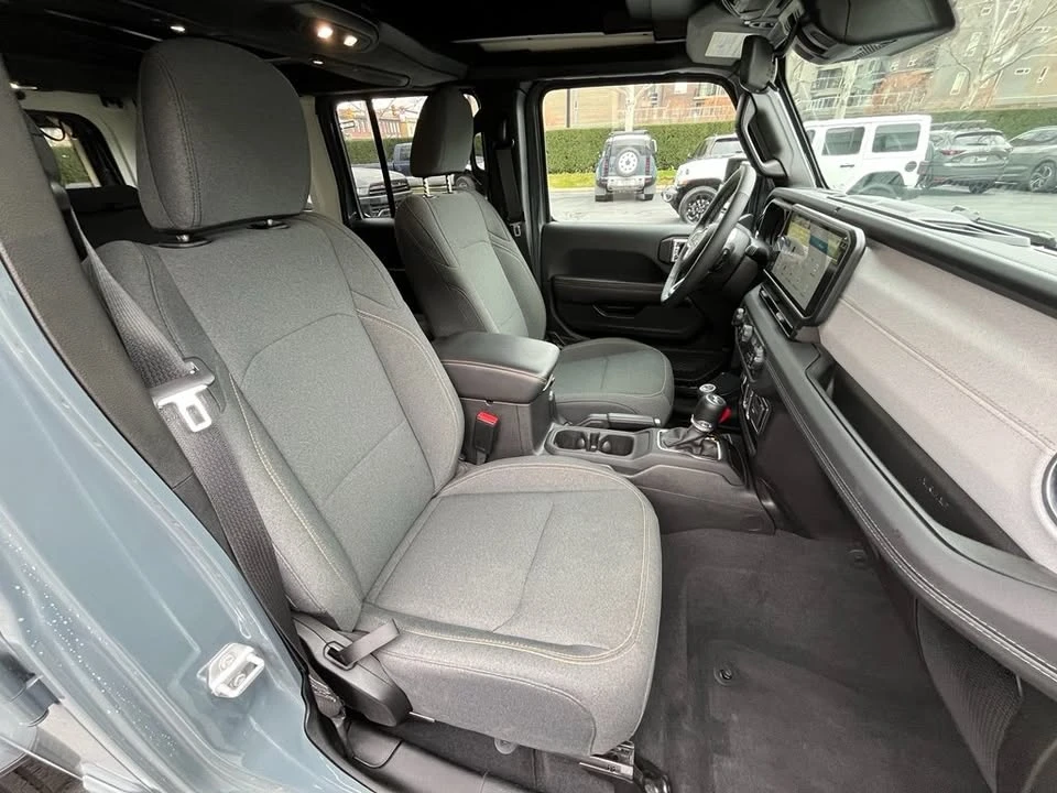 2025 Jeep JL Wrangler - Image 16 of 20