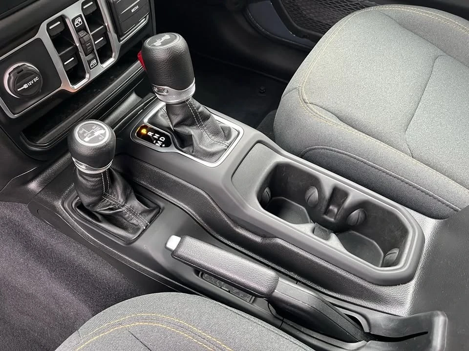 2025 Jeep JL Wrangler - Image 15 of 20
