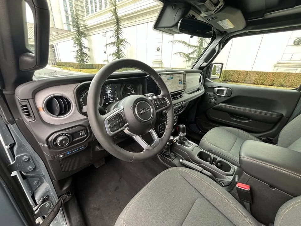2025 Jeep JL Wrangler - Image 10 of 20