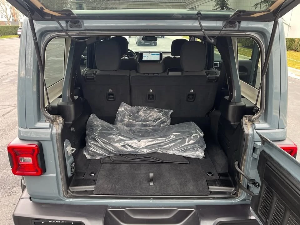 2025 Jeep JL Wrangler - Image 19 of 20