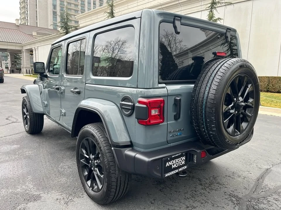 2025 Jeep JL Wrangler - Image 8 of 20