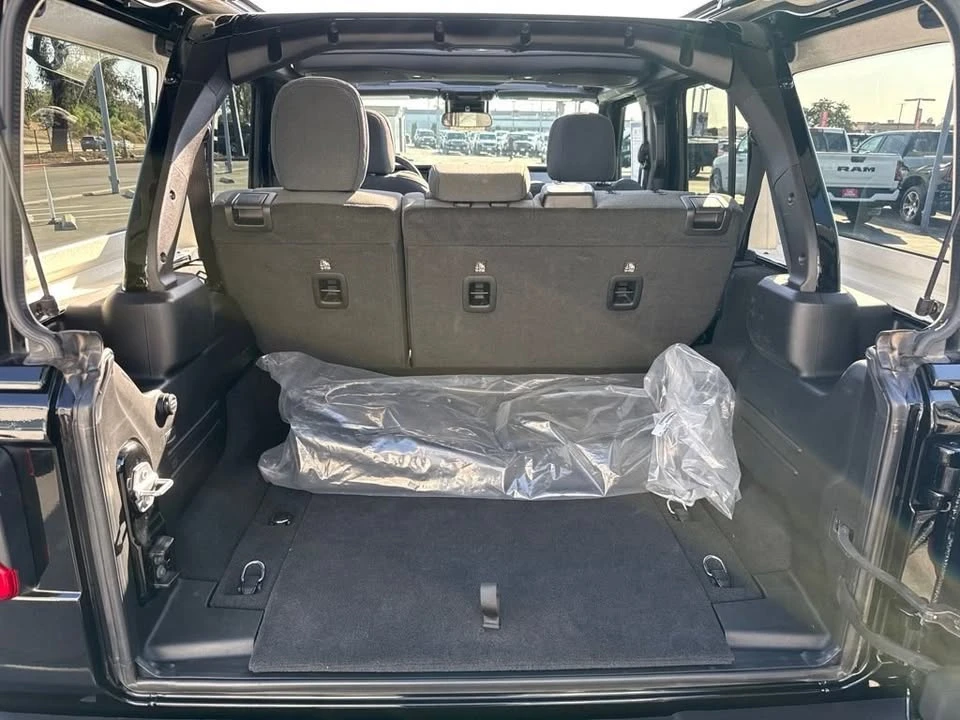 2025 Jeep JL Wrangler - Image 6 of 19
