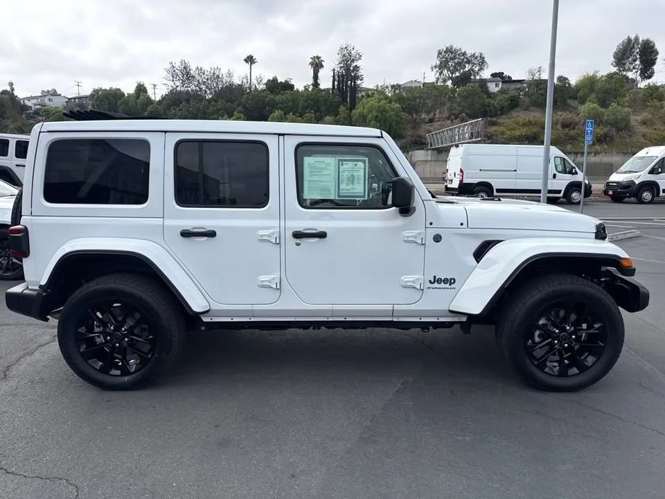 2025 Jeep JL Wrangler - Image 9 of 9