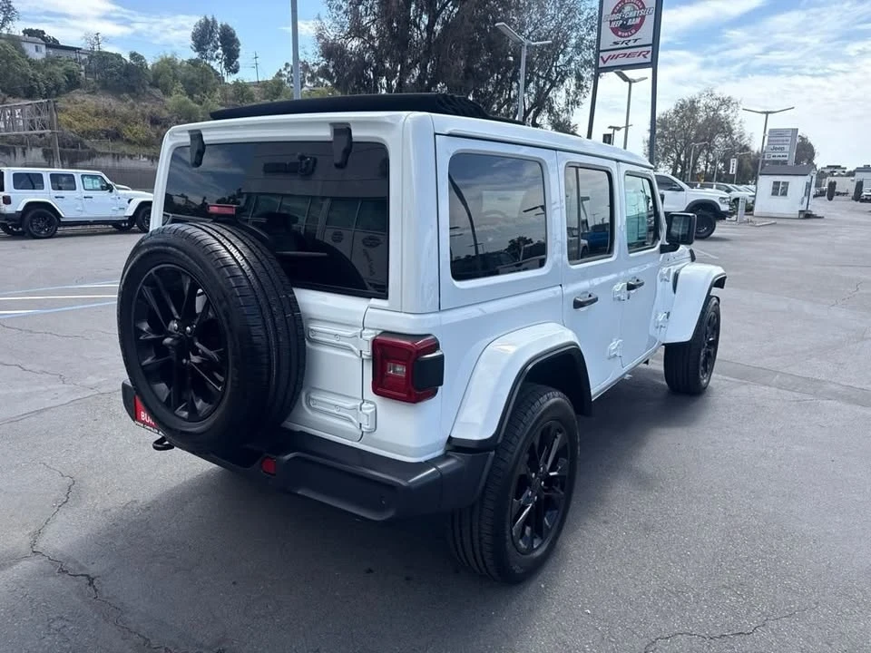 2025 Jeep JL Wrangler - Image 8 of 15