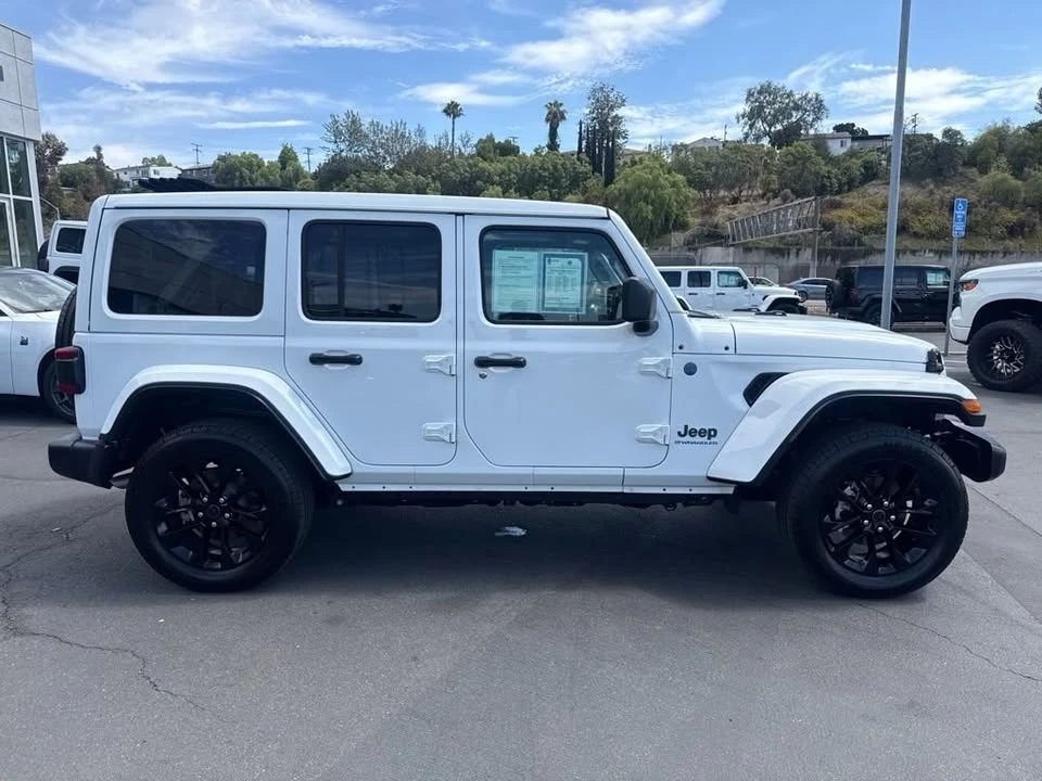 2025 Jeep JL Wrangler - Image 9 of 15
