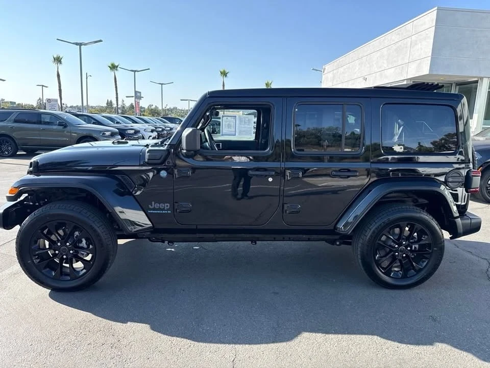 2025 Jeep JL Wrangler - Image 3 of 19