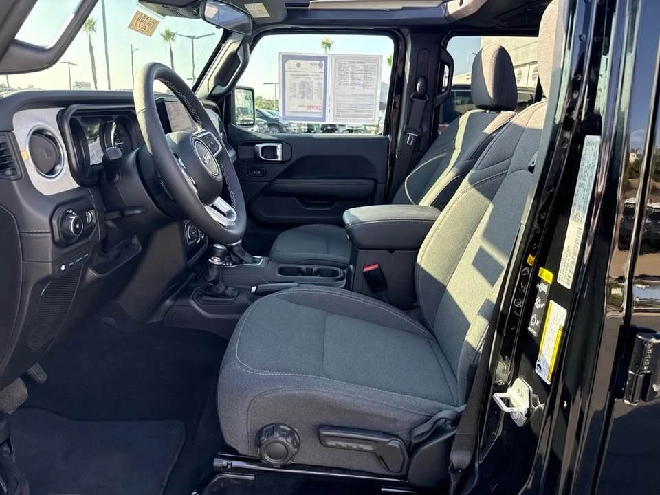 2025 Jeep JL Wrangler - Image 14 of 19