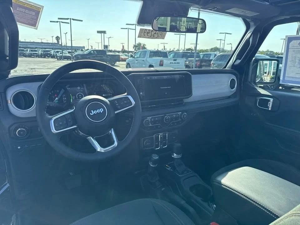 2025 Jeep JL Wrangler - Image 18 of 19