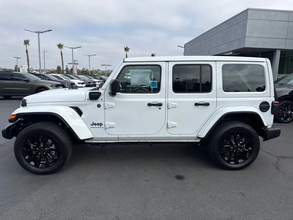 2025 Jeep JL Wrangler - Image 3 of 9