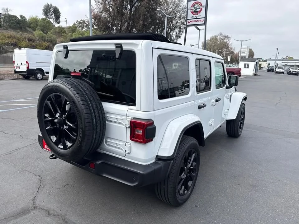 2025 Jeep JL Wrangler - Image 8 of 9