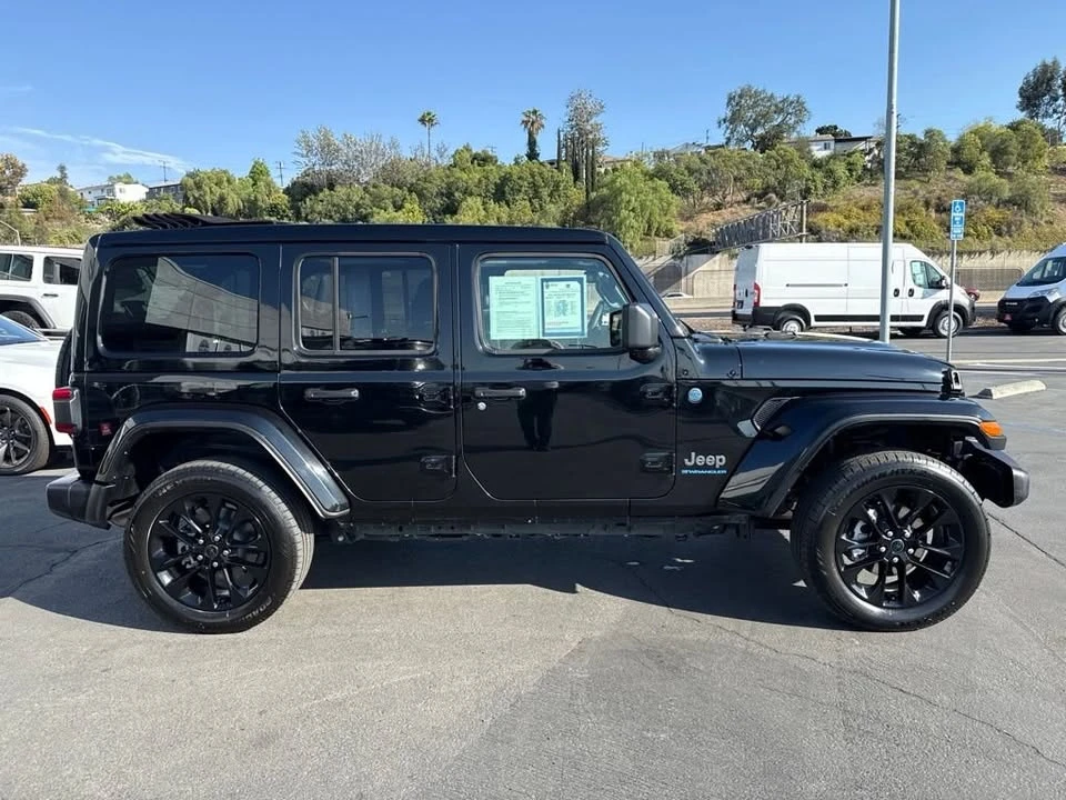 2025 Jeep JL Wrangler - Image 9 of 19