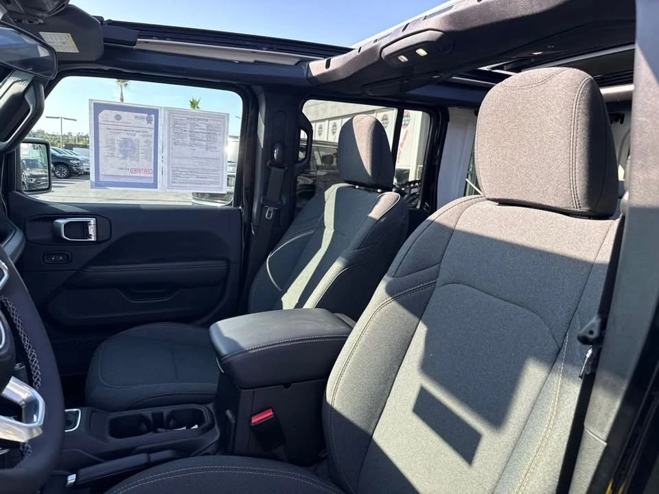 2025 Jeep JL Wrangler - Image 15 of 19