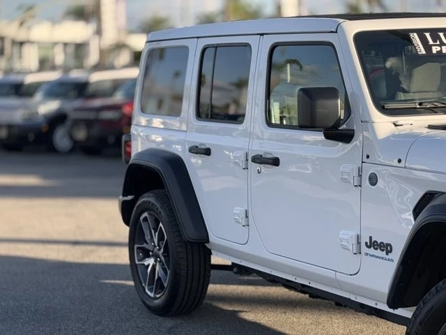 2025 Jeep JL Wrangler - Image 5 of 12