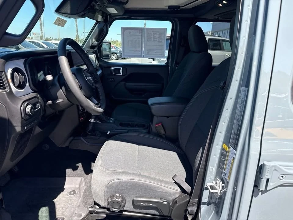 2025 Jeep JL Wrangler - Image 13 of 15